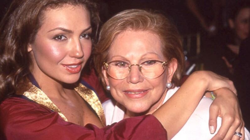 Yolanda Miranda fue una figura clave en la vida de Thalía, una relación cercana y significativa que la artista recuerda con profundo amor (Archivo)