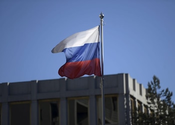 La bandera de Rusia ondea