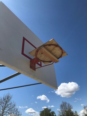 Se cerraron 11 canchas bajo