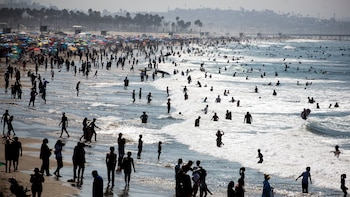 Millones de personas reciben advertencias por calor extremo mientras un clima “peligroso” azota el oeste