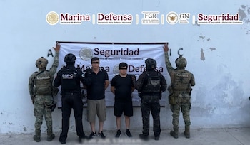 El operativo fue realizado por fuerzas federales en coordinación; los cateos permitieron el aseguramiento de armamento de alto poder, equipo táctico y un vehículo