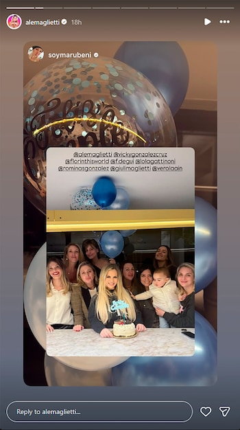 La cumpleañera posó junto a