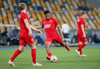 La proporción de futbolistas zurdos supera ampliamente a la media poblacional, lo que refuerza su valor táctico en equipos de primer nivel (REUTERS/Gleb Garanich)
