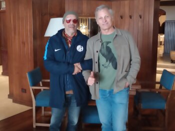 Fabián Casas y Viggo Mortensen en Bahía Blanca