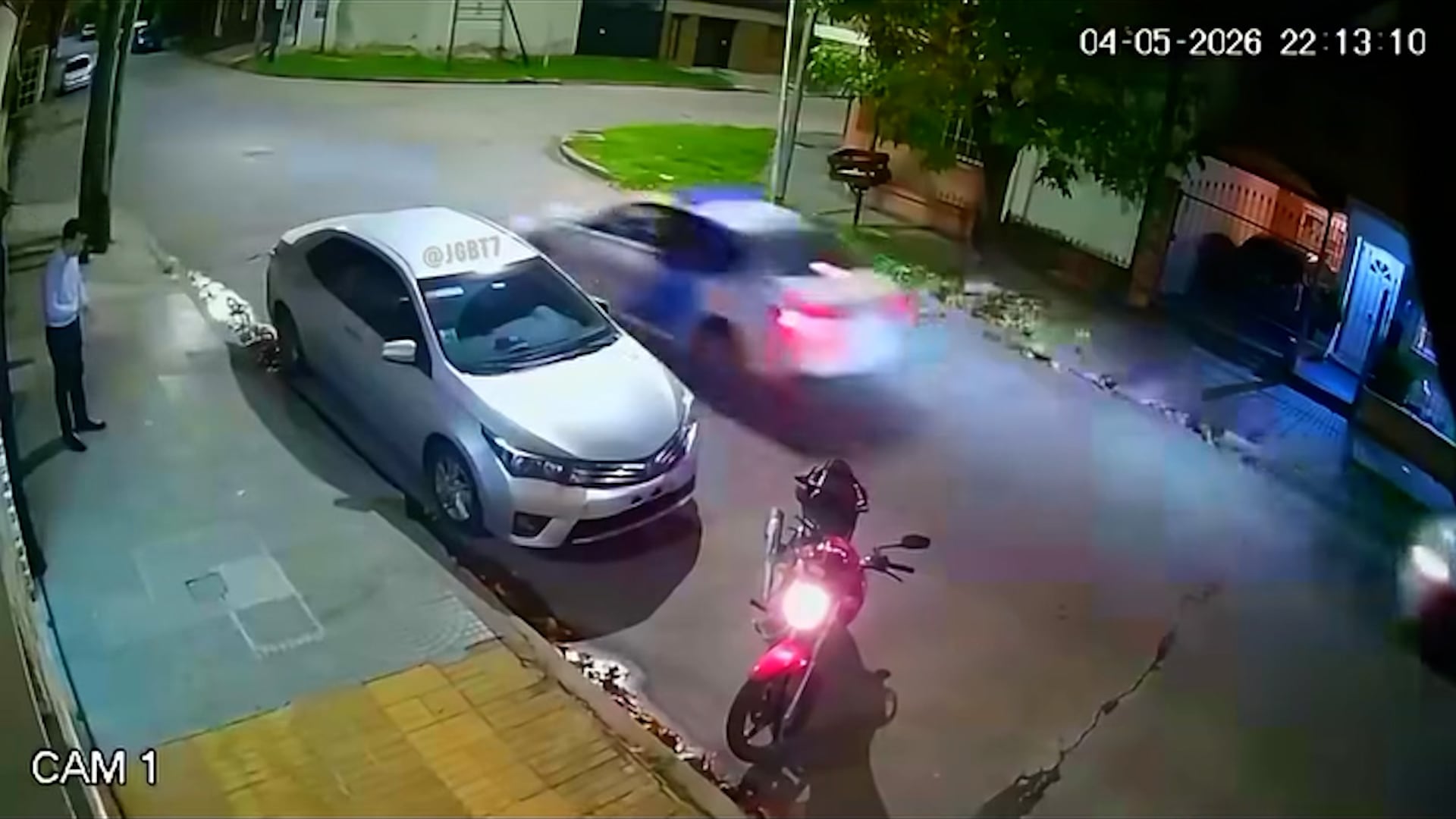 La repentina aparición de un patrullero puso en fuga a los delincuentes.