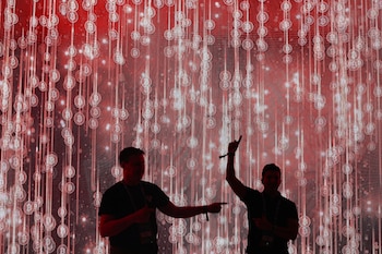 Los entusiastas de Bitcoin posan