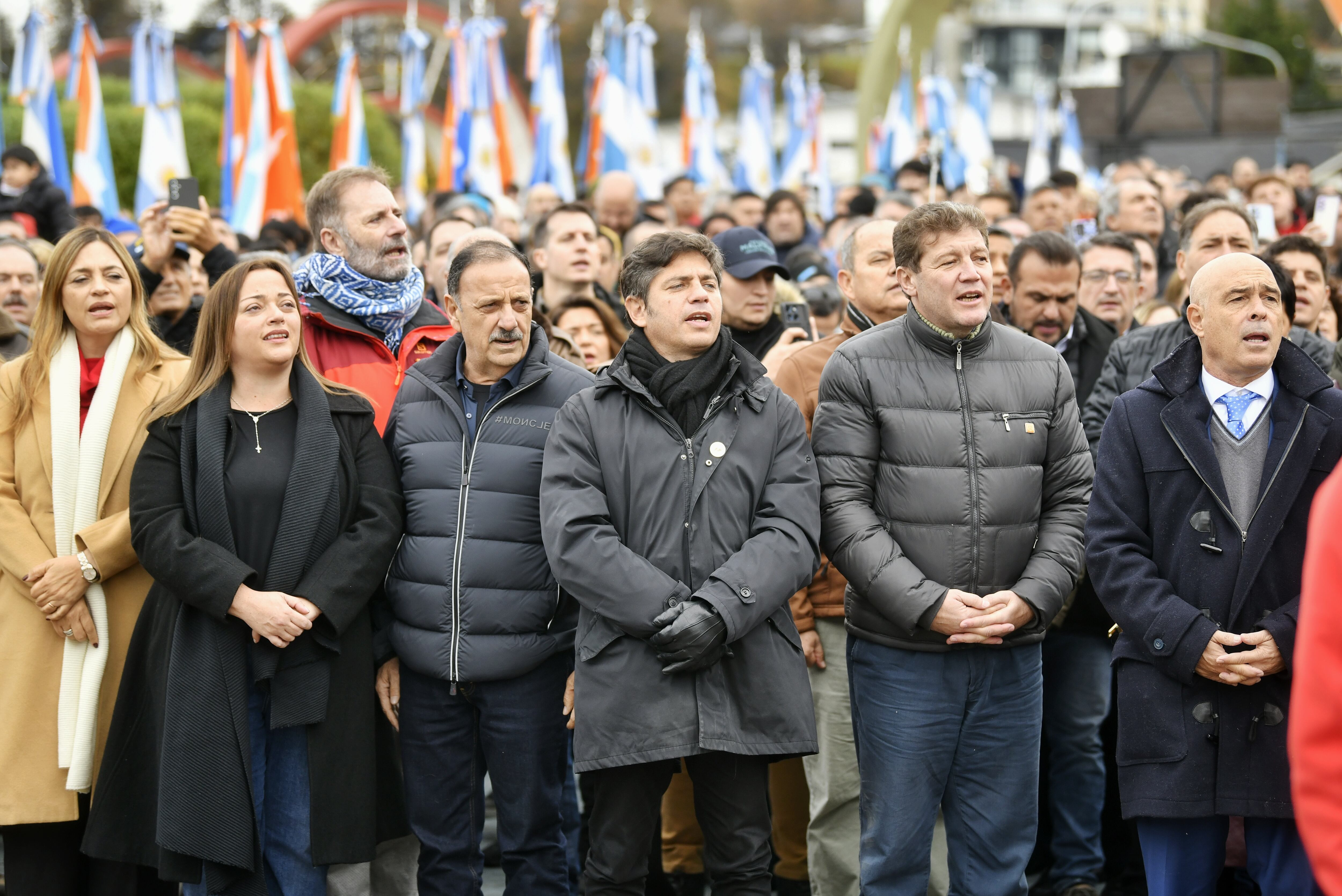 Kicillof durante el encuentro que tuvo con el fueguino Gustavo Melella y Ricardo Quintela