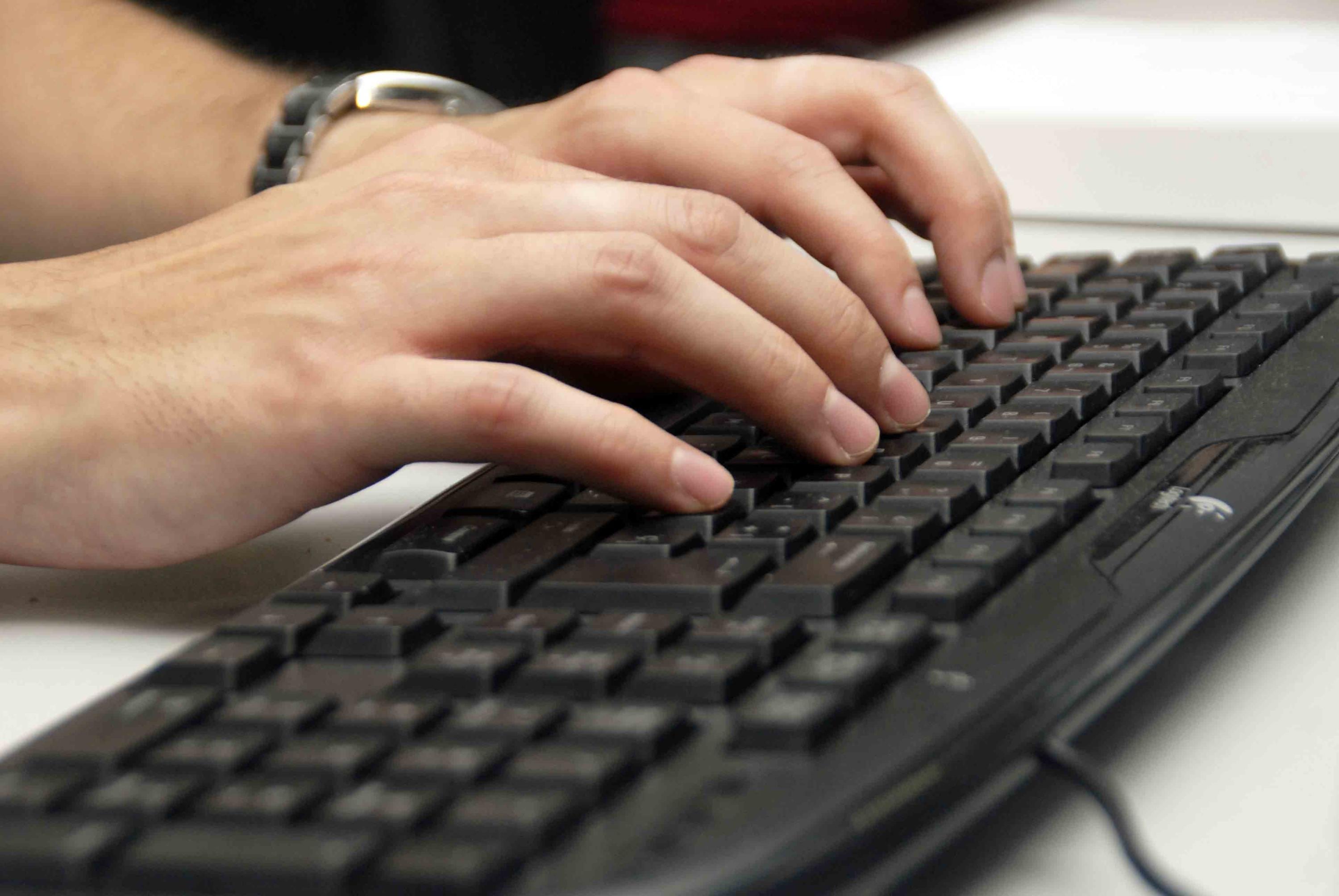 Absuelven a un funcionario de Gipuzkoa que había sido condenado por imprimir el certificado de domicilio de un hombre que vivía con su exmujer