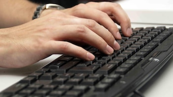 Absuelven a un funcionario de