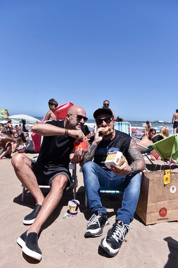 Guillermo "El Pelado" López junto