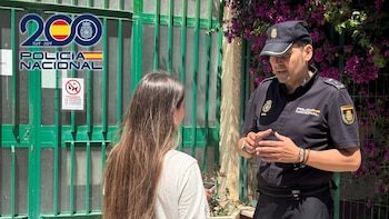 Recomendaciones de la Policía ante el aumento de pantallas en menores en vacaciones: Normas claras o limitar su uso