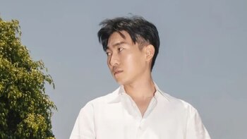 Joven coreano canta igual a