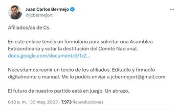 Un militante de Ciudadanos, pidiendo