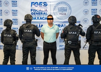 La Fiscalía General del Estado de Oaxaca detuvo a R. G. C. C., señalado líder de una célula extorsiva que operaba en la Central de Abasto. Crédito: Especial