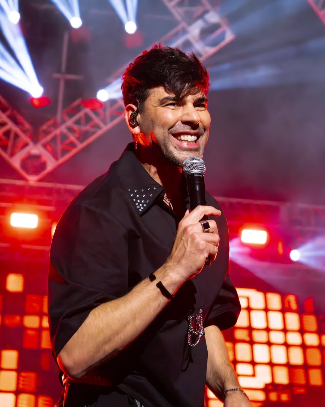 Danni Úbeda brillan en el lanzamiento de Púrpura Sessions en Lima. IG