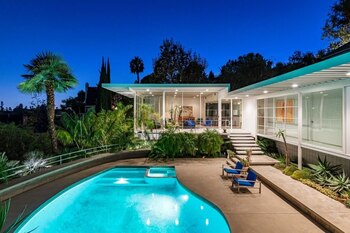 2300 North Edgemont Street en