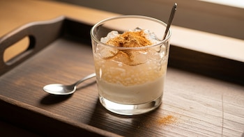Gelatina de almendra, arroz y canela: postre sin lácteos ni gluten, ideal para el desayuno