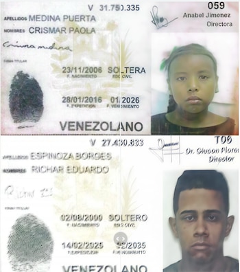 Dos documentos de identidad de Venezuela con retratos de una niña y un joven, huellas dactilares, firmas y datos personales impresos