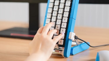 Google presenta teclado para escribir con una mano: sus botones se desplazan sobre una cinta transportadora