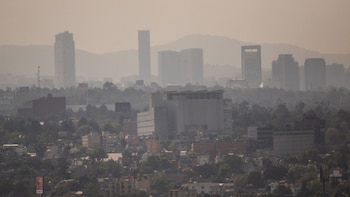 Dependiendo el nivel de contaminación en el aire, las autoridades hacen recomendaciones y toman medidas ambientales (Cuartoscuro)