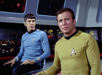 Leonard Nimoy como Spock y William Shatner como el capitán T. Kirk en Star Trek (CBS via Getty Images)