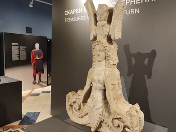 Estatua de piedra caliza de