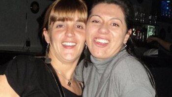 A la izquierda, Roxana, cuando