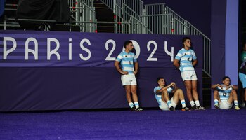 La decepción de los argentinos tras la eliminación ante Francia en rugby. REUTERS/Phil Noble