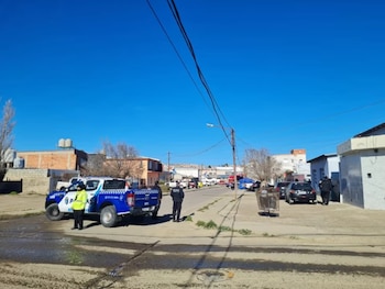 El hallazgo se produjo en la calle Misionero Beauvoir, en el barrio Güemes de Caleta Olivia, donde la Policía cortó el tránsito