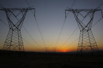 El plan oficial apunta a modernizar la infraestructura eléctrica luego de dos décadas de inversiones insuficientes para acompañar el crecimiento de la demanda. (EFE)