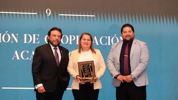 Universidad de El Salvador es premiada por monitorear riesgos sísmicos y atención social