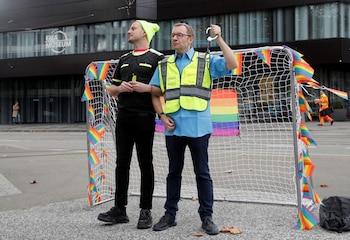 Personas protestan contra Qatar 2022