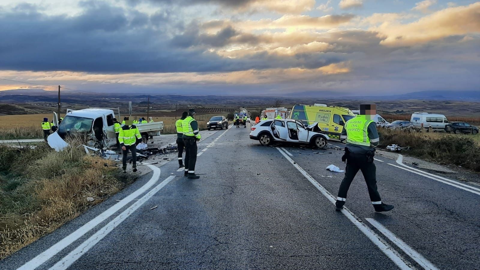 Imagen de archivo de un accidente de tráfico entre un vehículo y un camión en Foncea (Europa Press)
