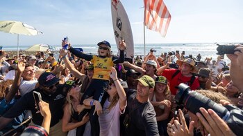 La joven deportista dominó la temporada de la WSL con tres victorias en el tour antes de llegar a la final. (Allen J. Schaben/Los Angeles Times/Getty Images)