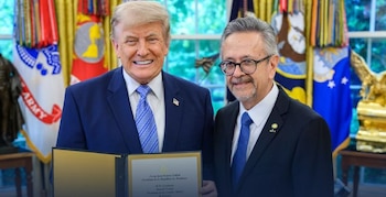 El diplomático hondureño transmitió los saludos oficiales del presidente Nasry Asfura durante el encuentro.(FOTO: Cancillería Honduras)