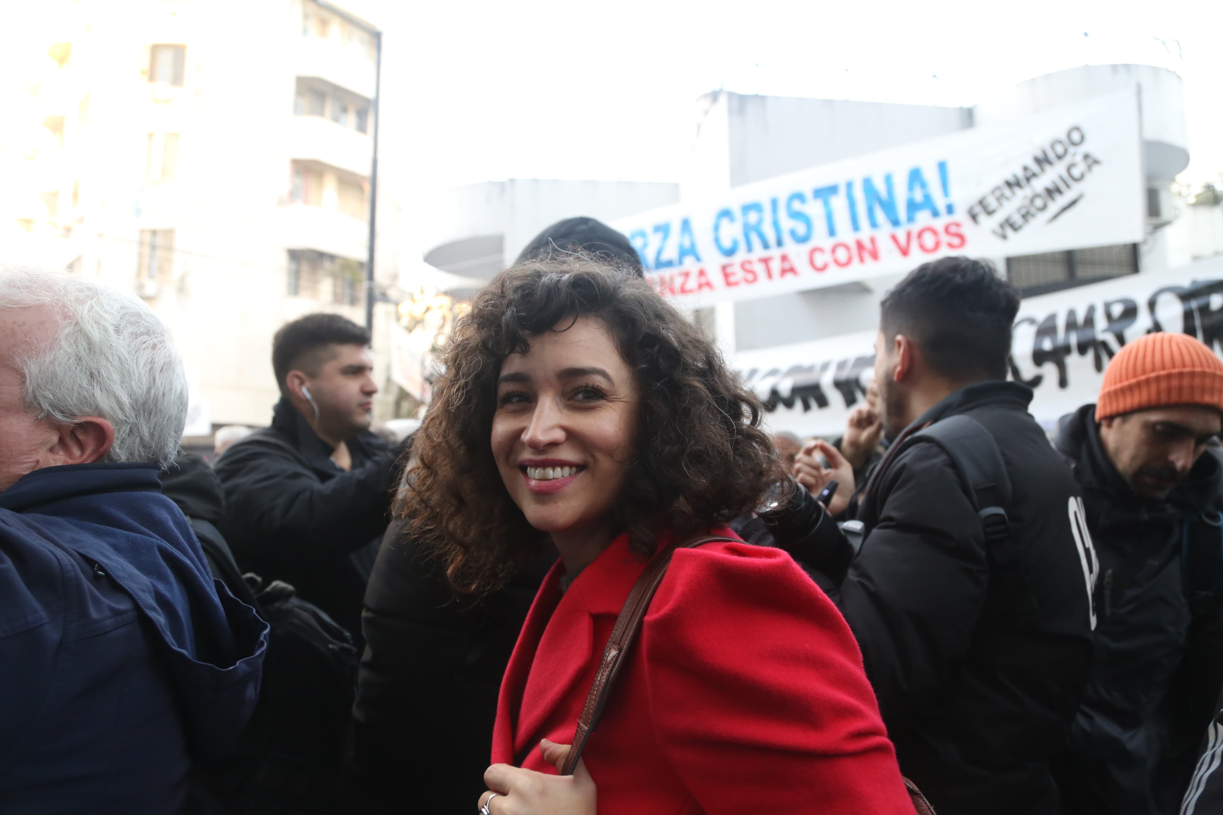 Julia Mengolini en la marcha para defender a Cristina Kirchner (RS Fotos)