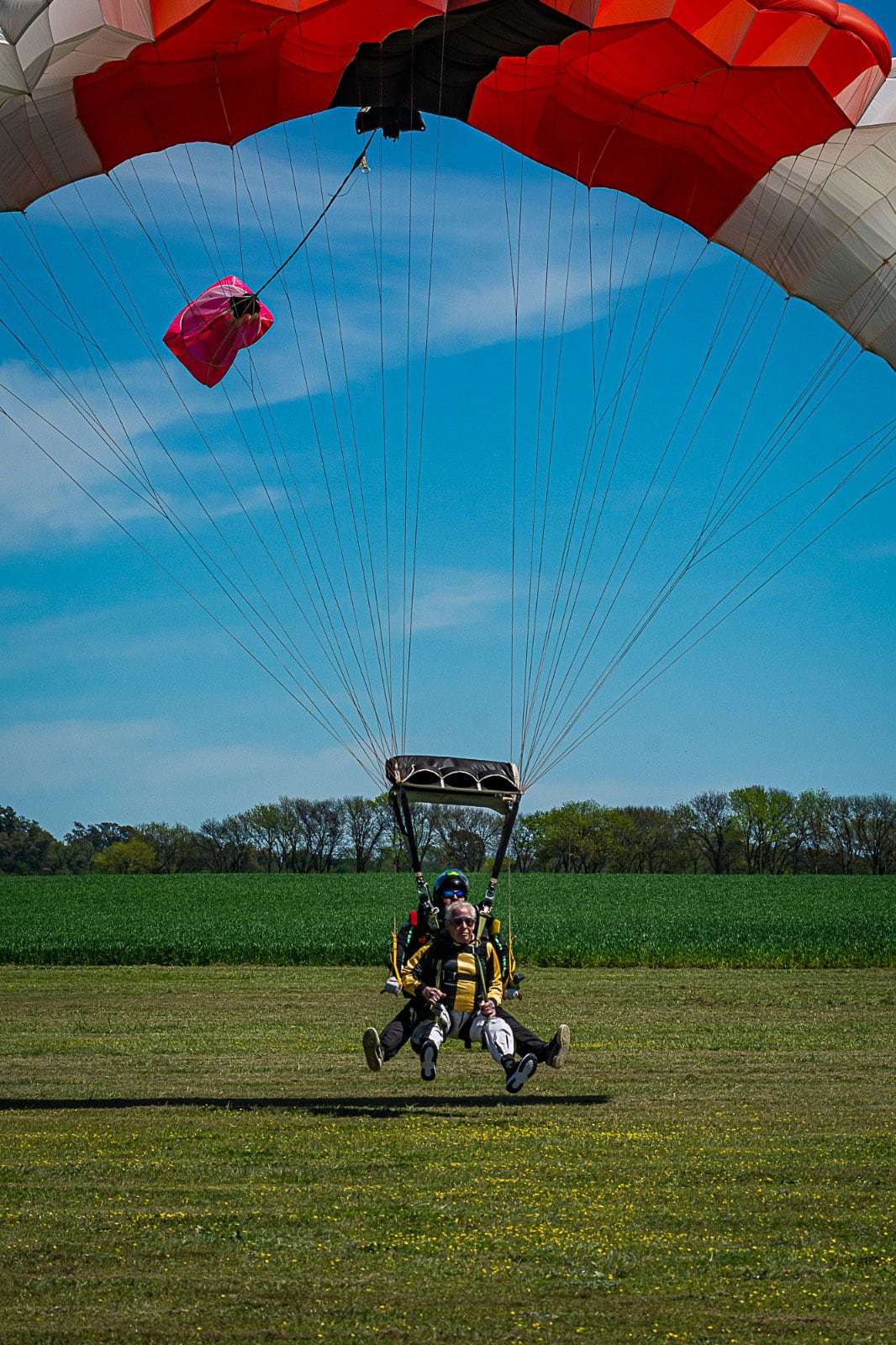 Volver a tierra: el momento en que Néstor acaba de cumplir su gran sueño (Aeroclub Vedia)