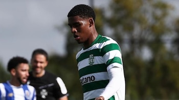 Víctor Guzmán avanza a pasos agigantados: disputó su primer partido como titular con Sporting Lisboa B en la Liga Portugal 2