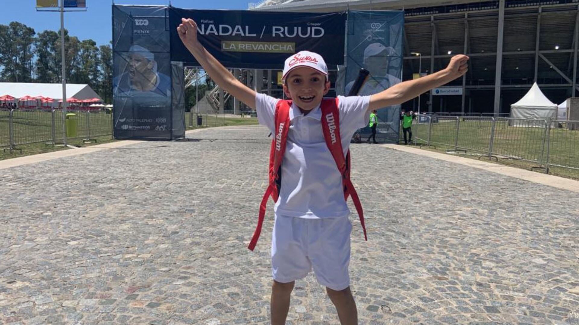 Juan Ignacio Carnevale durante la exhibición de Rafael Nadal y Casper Ruud en Parque Roca 2022 (Crédito: Familia Carnevale)