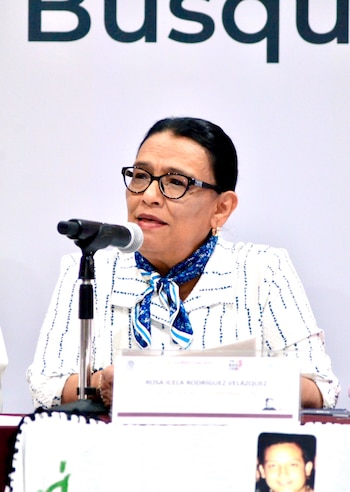 Rosa Icela Rodríguez encabeza mesa de diálogo con familias de personas desaparecidas en Tabasco.