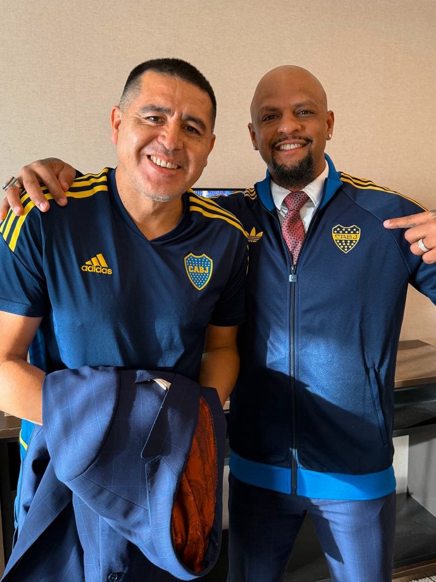 Riquelme junto a Felipe Melo en la previa del sorteo