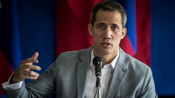 Guaidó emplaza a Maduro a