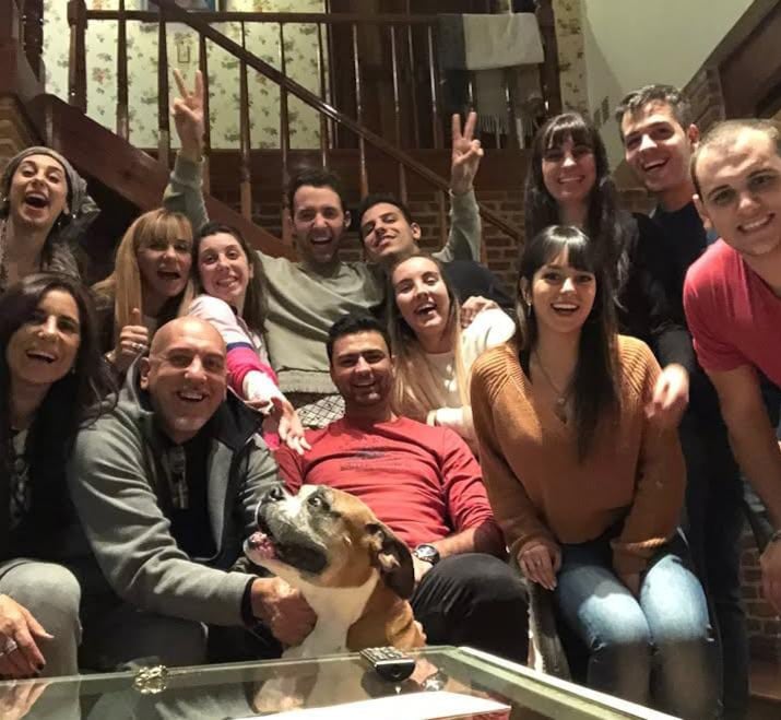 Mohammad junto a su familia argentina