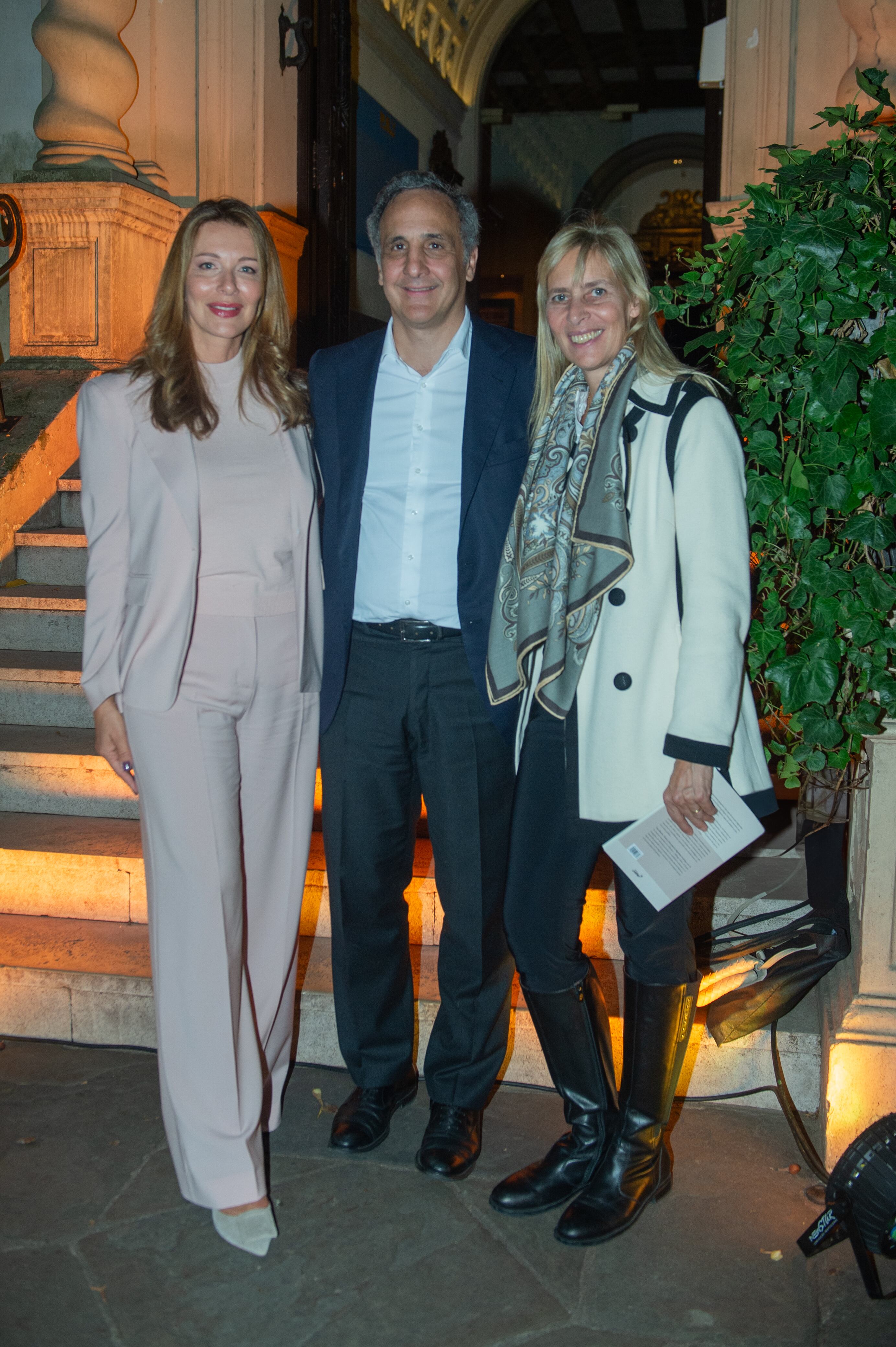 Nunzia Locatelli de Bulgheroni junto a Marcos y Mariana Bulgheroni