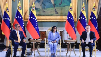 Venezuela y la estadounidense General Electric Vernova firman un acuerdo para recuperar el sistema eléctrico