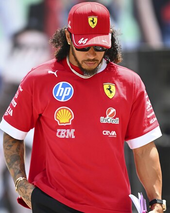 Lewis Hamilton llegó con un