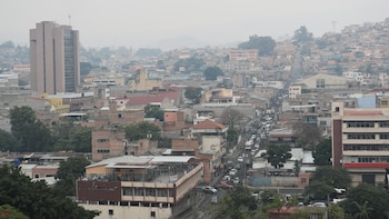 El uso de mascarilla vuelve a ser aconsejado en Honduras por el aumento de contaminación y enfermedades