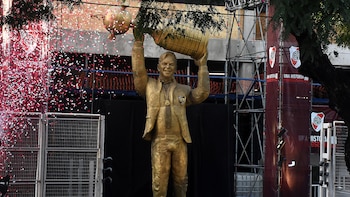 Inauguracion estatua Marcelo Gallardo