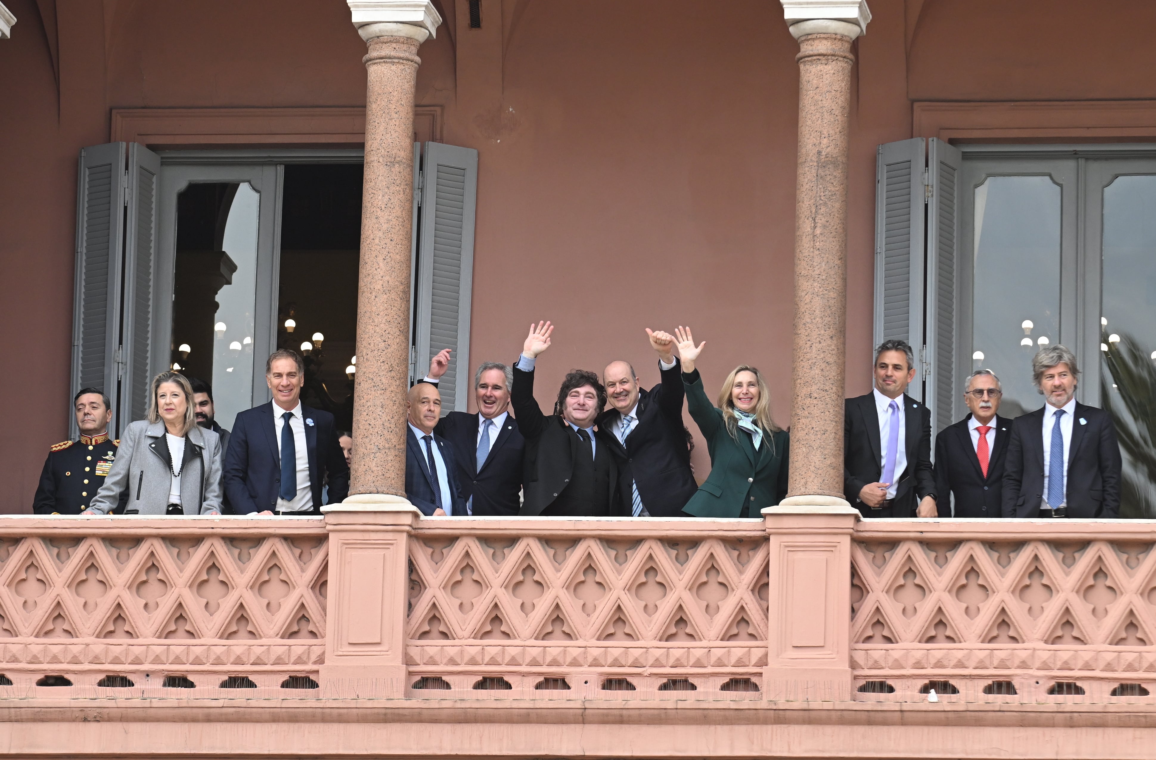 El presidente Javier Milei con la plana completa del Gobierno en Casa Rosada (Maximiliano Luna)