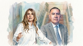 Ilustración estilo acuarela que muestra a Paloma Valencia, de cabello largo y rubio, con camisa blanca y un micrófono; junto a Wilmer Carrillo, de traje y corbata.